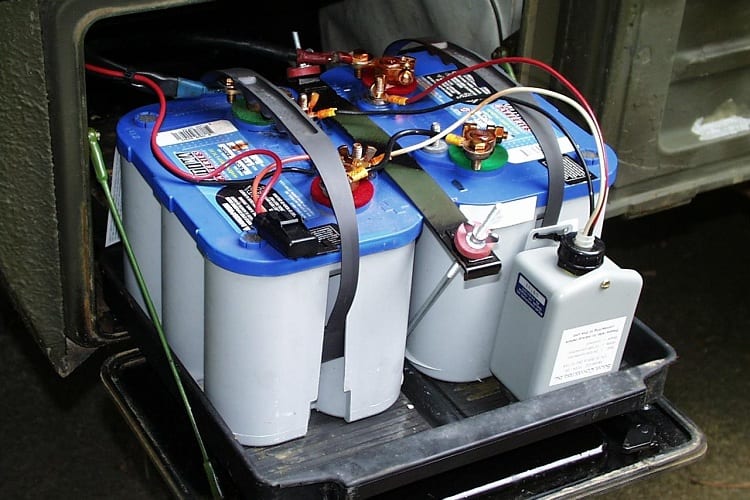 CAN YOU CHARGE RV BATTERY WHILE IT’S STILL CONNECTED?