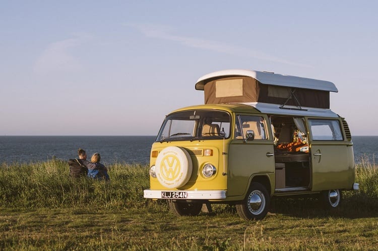 WHAT’S THE DIFFERENCE BETWEEN A CARAVAN AND A CAMPERVAN?